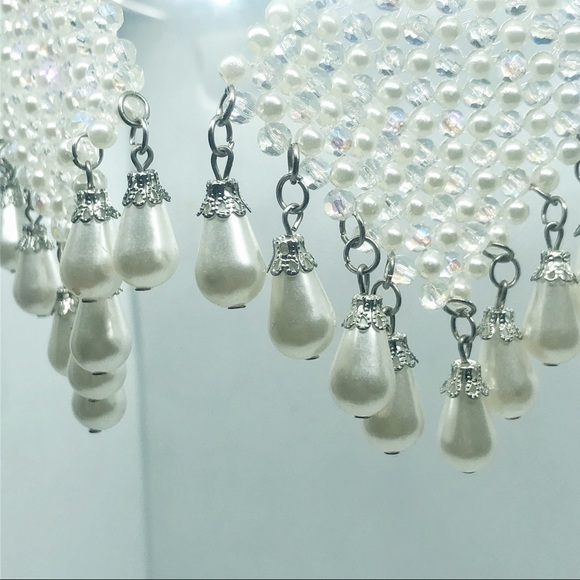 ⭐️SOLD⭐️Iridescent Pearl Earrings - Picture 3 of 6